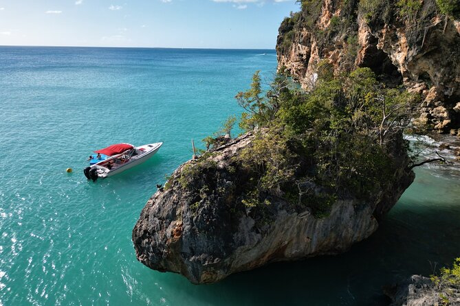 Private Speed Boat Charter to Anguilla - Sandy Island adds a small-island feel