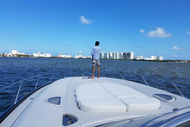 Private SUNSEEKER 60 Yacht Experience for up to 20 Guests - Drinks, food, and what to bring