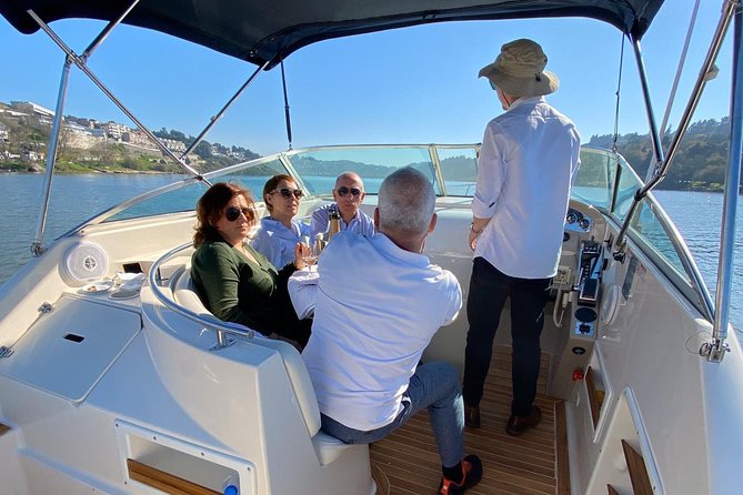 Private tasting in the Douro (1 to 7 people) on a yacht for yourself - Why a private Douro cruise works so well in Porto