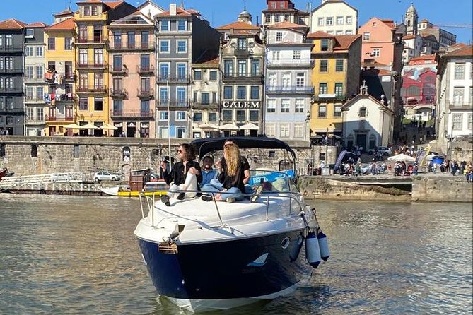 Private tasting in the Douro (1 to 7 people) on a yacht for yourself - Why sunset is worth considering