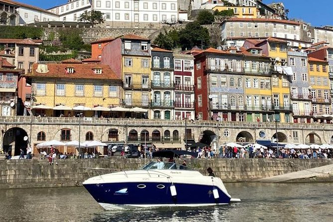 Private tasting in the Douro (1 to 7 people) on a yacht for yourself - Sailing west toward Arrábida and Foz