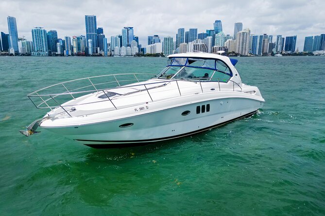 Private tour for 12 people on a 40 ft Yacht, Ft Lauderdale bay - Why four hours is the best balance