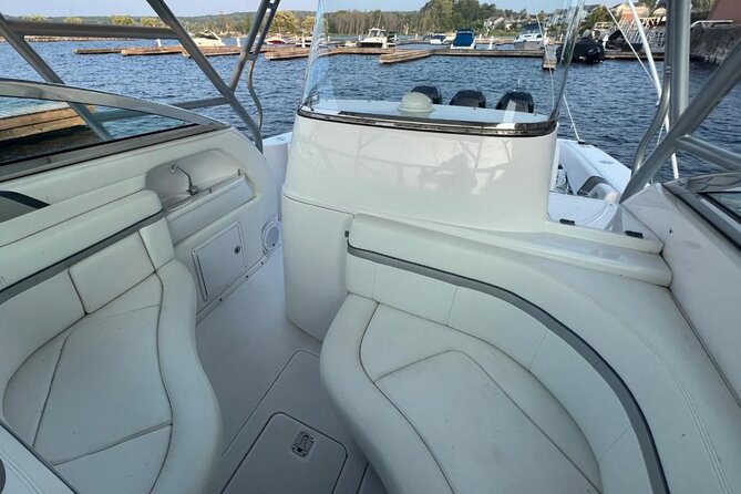 Private VIP party on a yacht with drinks and snacks in Punta Cana - Drinks, snacks, and the party atmosphere