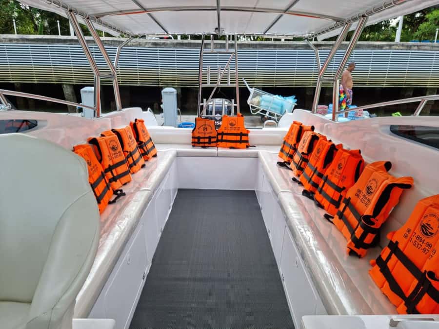 Private VIP Speed Boat Charter to Phi Phi Islands - Phi Phi arrives with a fast, scenic run