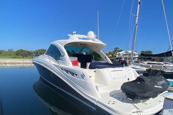Private Yacht 48 ft Sting Ray City, Snorkel & Starfish Beach - Meeting the crew at Cayman Islands Yacht Club
