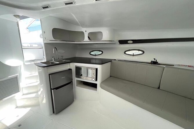 Private Yacht Cancun 42ft up to 8 people - Music, water, and the comfortable middle ground