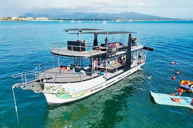 Private Yacht Charter ChicaFUN 2 Waterslides All Inclusive - Setting a route around the Bay of Banderas