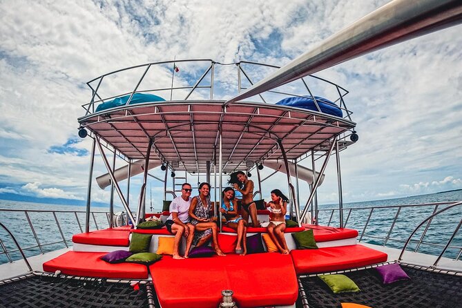 Private Yacht Charter ChicaFUN 3 Waterslides All Inclusive - Cruising the Puerto Vallarta coast and Banderas Bay