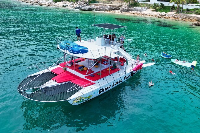 Private Yacht Charter ChicaFUN 3 Waterslides All Inclusive - The open bar and snacks