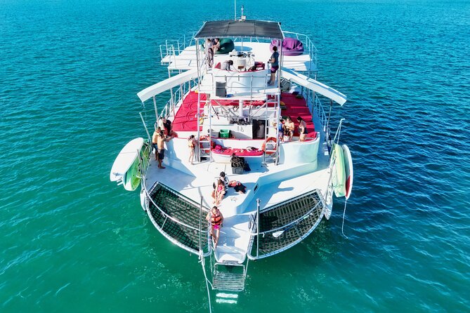 Private Yacht Charter on ChicaFun 1 Waterslides all inclusive - Key things to know before booking