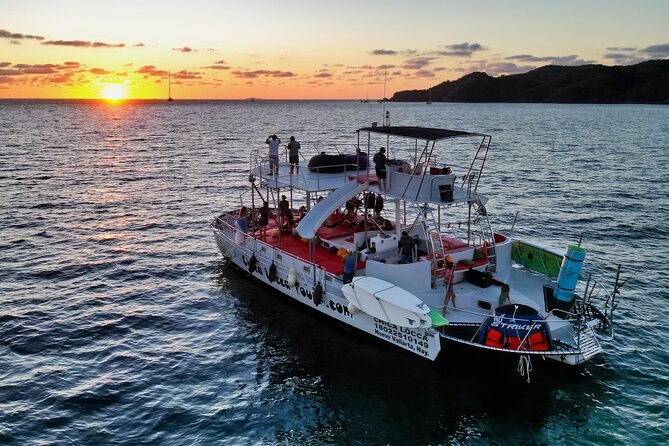 Private Yacht Charter on ChicaFun 1 Waterslides all inclusive - Colomitos and the appeal of a small cove