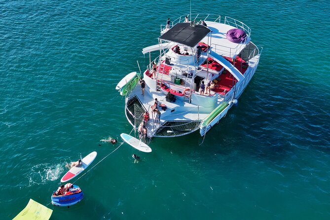 Private Yacht Charter on ChicaFun 1 Waterslides all inclusive - What four hours can realistically cover