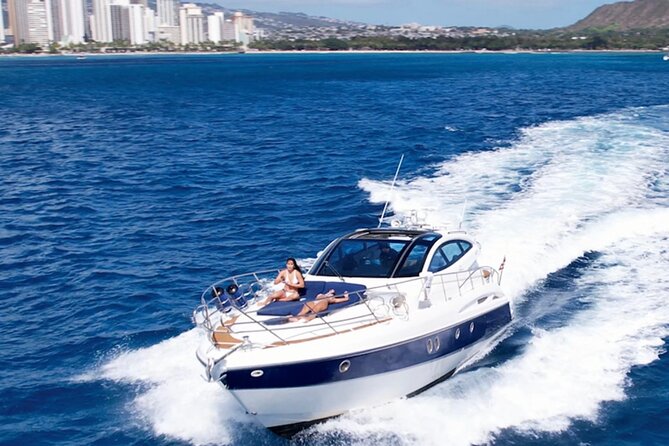 Private Yacht Charter - Cruising Along East Oahu