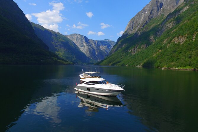 Private yacht Cruise in Flåm and Gudvangen, Nærøyfjord - A private route from Flåm into the fjords