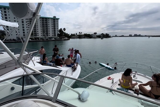 Private Yacht Cruise in Miami Beach - The onboard setup is made for a social day