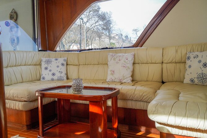 Private Yacht Cruise on Bosphorus - Ortaköy Mosque, the first bridge, and Beylerbeyi