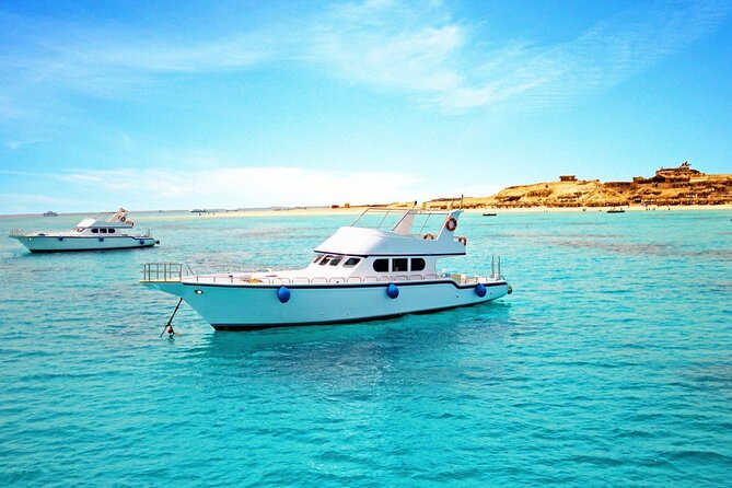 Private Yacht Cruise to Dolphin House with Lunch : Hurghada - What the Hurghada yacht day is really like