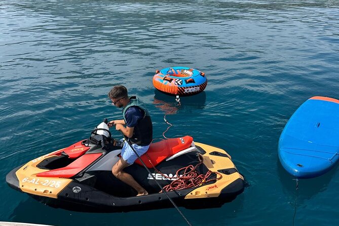 Private Yacht Experience with Jetski Included and Water Sports - The 30-minute donut ride