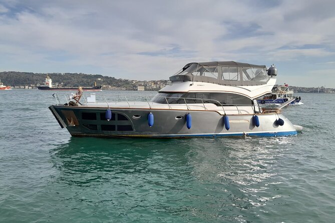 Private Yacht for Surprise Events / Birthday, Proposal, Anniversary, Party etc - Under the second bridge and past the castle