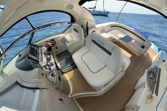 Private Yacht Sea Ray all-inclusive charter in Cabo - Hotel Transfers Remove One Cabo Hassle