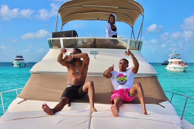 Private Yacht SeaRay 46ft Cancun 25P17 - What the crew adds to the day