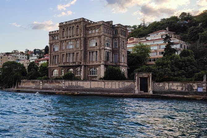 Private Yacht Tour on Bosphorus Istanbul - Golden Horn sights and the return toward the city