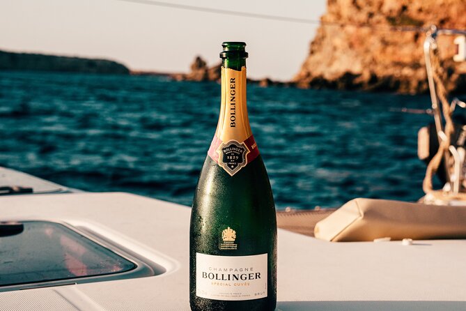 Private Yacht Voyage : Music, Wine & Snacks for Groups - Çırağan Palace and Istanbul’s waterfront palaces
