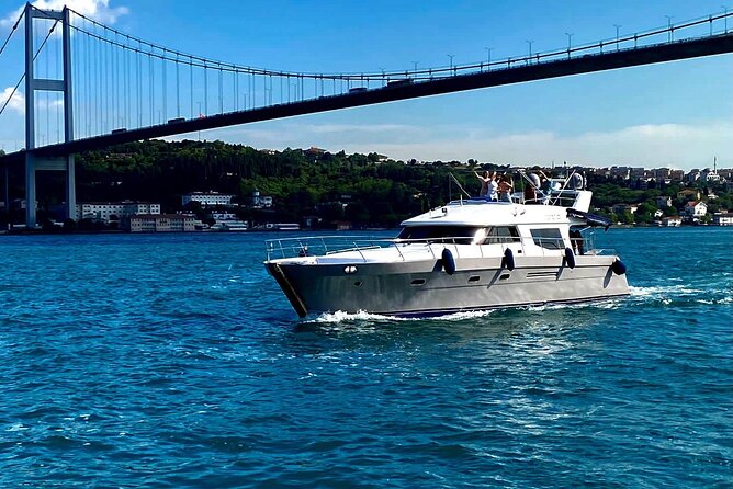Private Yacht Voyage : Music, Wine & Snacks for Groups - Snacks, music, and the celebration factor