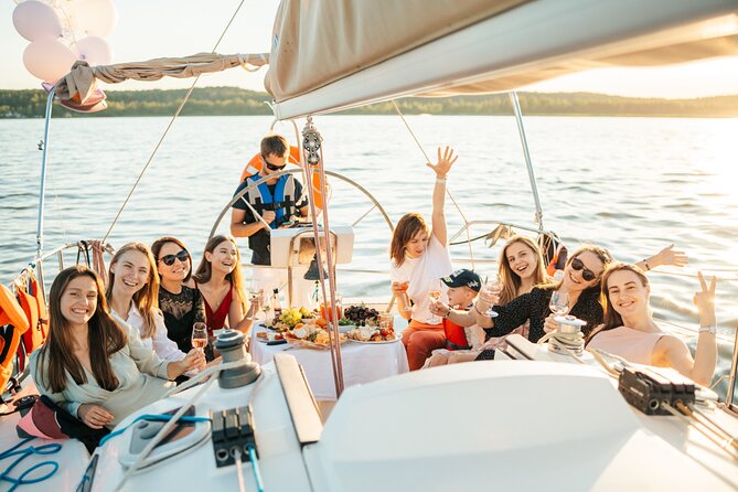 Private Yacht Voyage : Music, Wine & Snacks for Groups - Choosing the best departure time