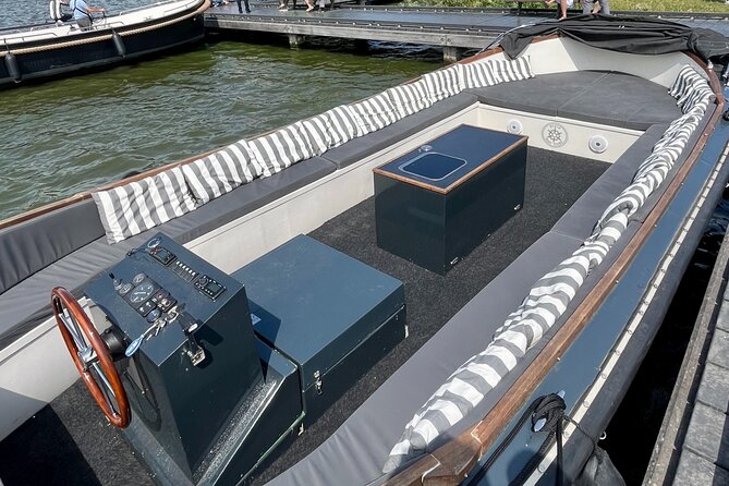 Private Zaanse Schans Windmill Cruise On Luxury Boat - Timing, meeting point, and practical planning