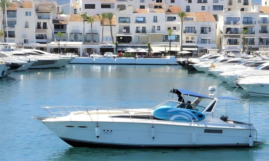 PUERTO BANUS: YACHT RENTAL FOR GROUP 2H - Bluetooth music and special occasions