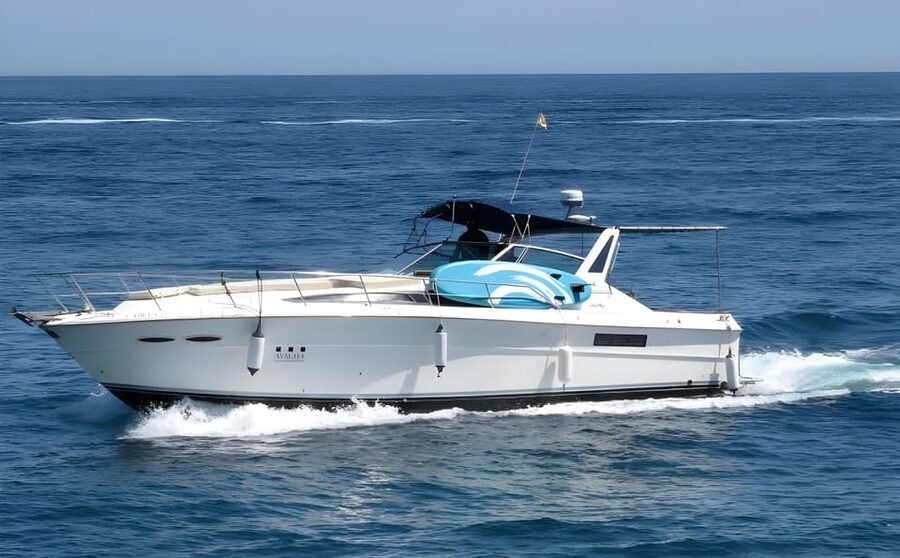 PUERTO BANUS: YACHT RENTAL FOR GROUP 2H - Who will enjoy this two-hour charter