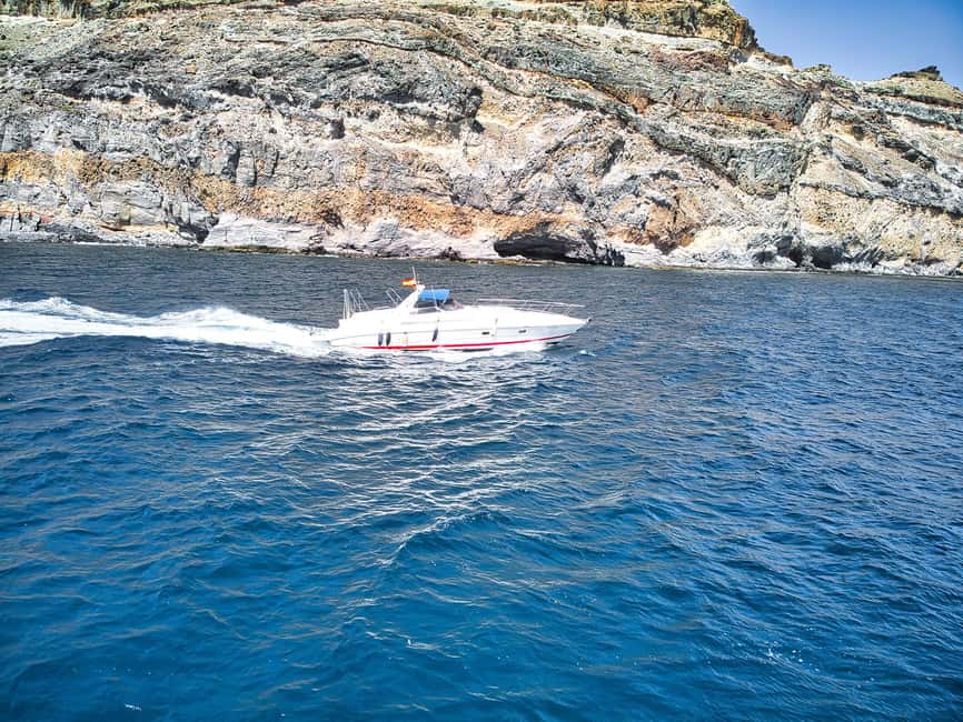 Puerto de Mogán: Private yacht for up to 9 people - Cruising toward Playa de Veneguera