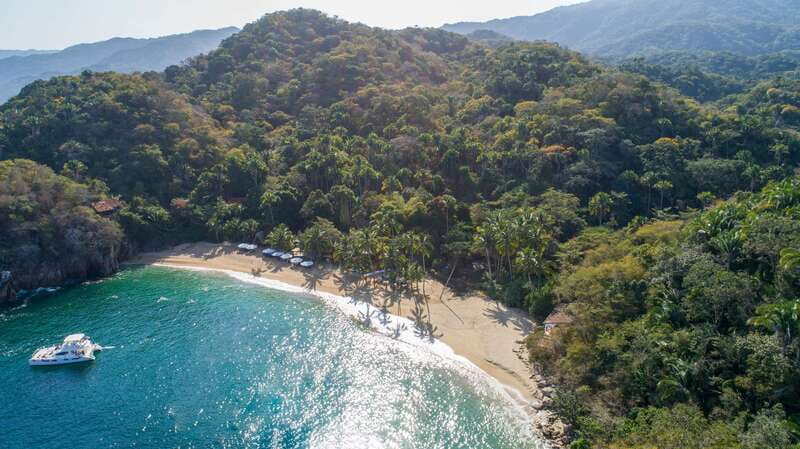 Puerto Vallarta: Luxury Yacht Tour with Lunch and Open Bar - Should you book the Majahuitas yacht tour?