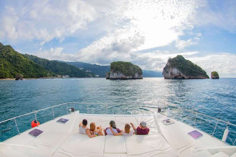 Puerto Vallarta: Luxury Yacht Tour with Lunch and Open Bar - Majahuitas Cove and its tropical setting