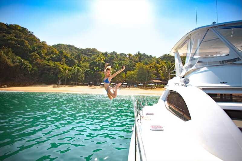 Puerto Vallarta: Luxury Yacht Tour with Lunch and Open Bar - Lunch, drinks, and the ride home
