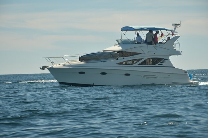 Pura Vida Yacht 42 FT with all inclusive service in Cabo - Lunch, snacks, and an open bar are a real part of the value