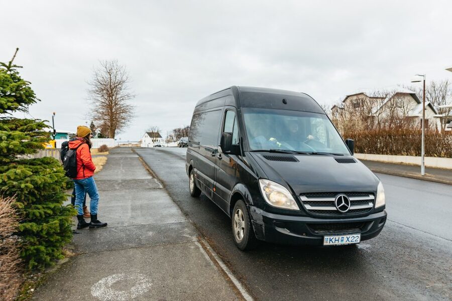 Reykjavík: Whale Watching Cruise on the Amelia Rose Yacht - Three hours, with some flexibility built in