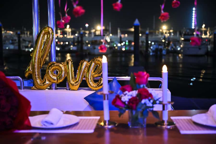 Romantic Dinner on Private Yacht - Music, conversation, and the rhythm of the evening
