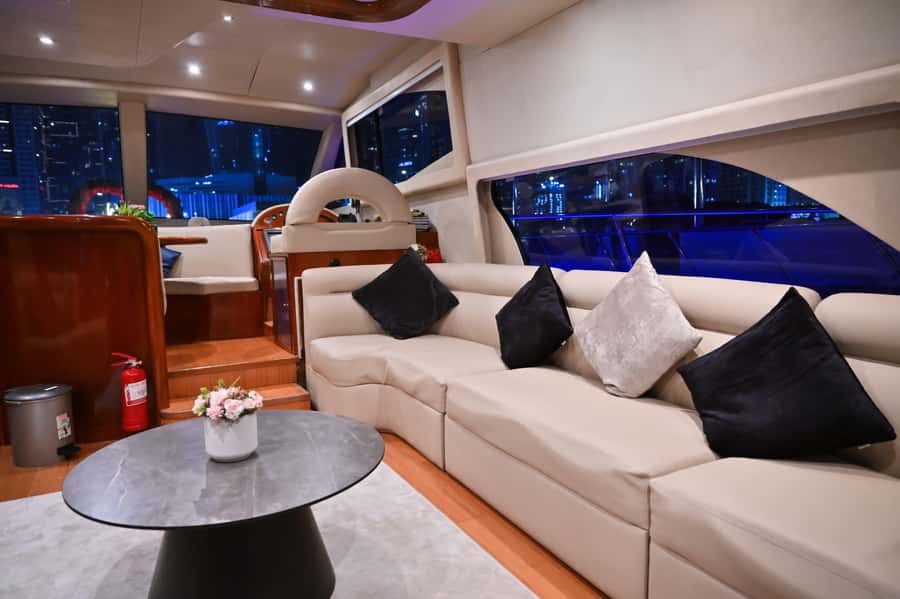 Romantic Dinner on Private Yacht - How the crew affects the experience