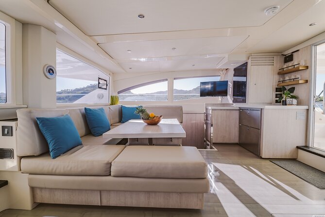 Royal Charters: The Premier Yacht Charter in Costa Rica - Trolling for mahi or tuna along the coast