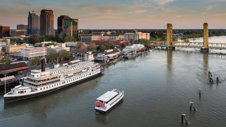 Sacramento: City Cruises Rock The Yacht River Cruise - Indoor or Outdoor Seating?