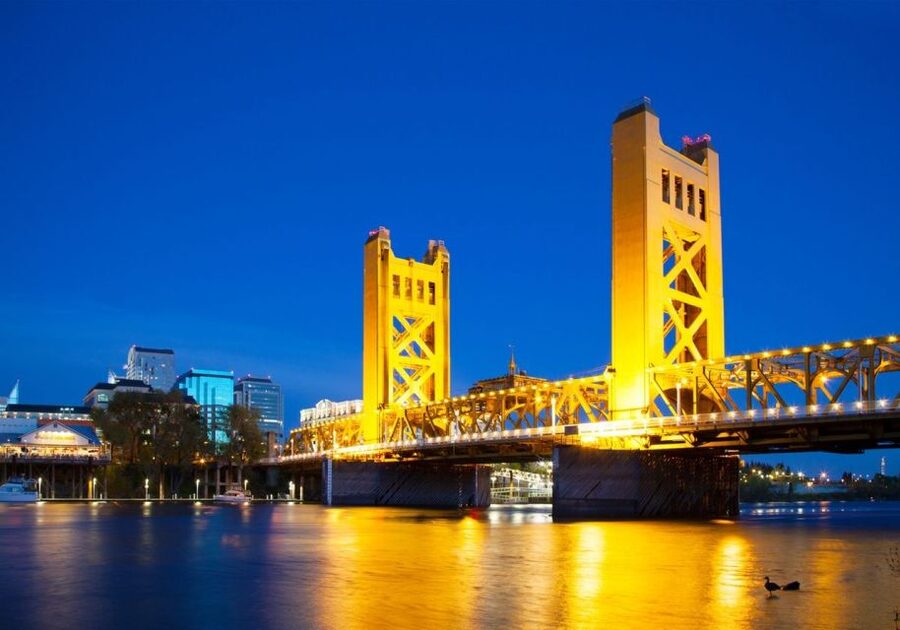 Sacramento: New Year's Eve Rock the Yacht Cruise - Boarding the yacht and finding your place