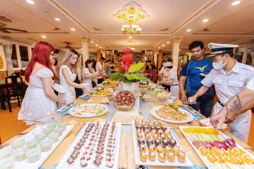 Saigon: Private table on board in a Luxury Cruise - Why a night on the Sài Gòn River works
