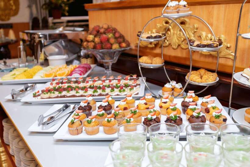 Saigon: Private table on board in a Luxury Cruise - Dietary requests and family pricing