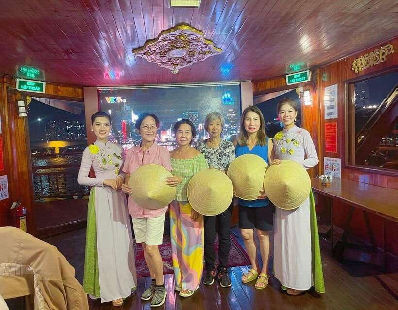 Saigon: Private table on board in a Luxury Cruise - What to wear and what to bring