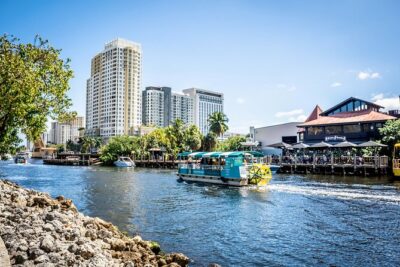 Sandbar Splash and Yacht Tour in Fort Lauderdale