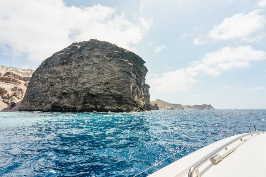 Santorini: Luxury Catamaran Day Trip with Meal and Open Bar - Comfort, safety, and what to pack