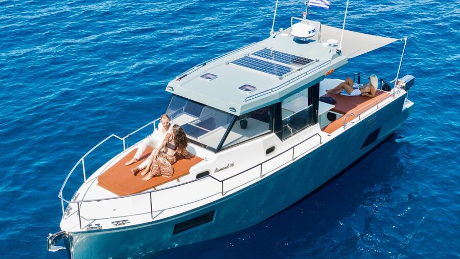 Santorini: Private Diamond 36 Motor Yacht Caldera Cruise - Key points at a glance