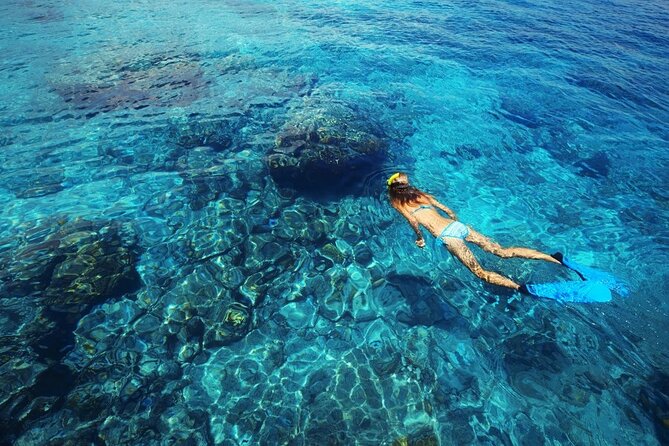 Santorini: Private Sailing Yacht Cruise with Meal and Drinks - Nea Kameni and the volcanic waters
